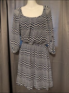 Speechless Navy Blue & White Zigzag Chevron Long-Sleeve Dress Light Weight